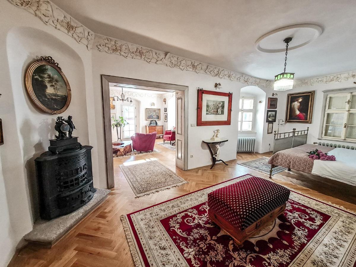 Divná pani Luxury Gallery Rooms