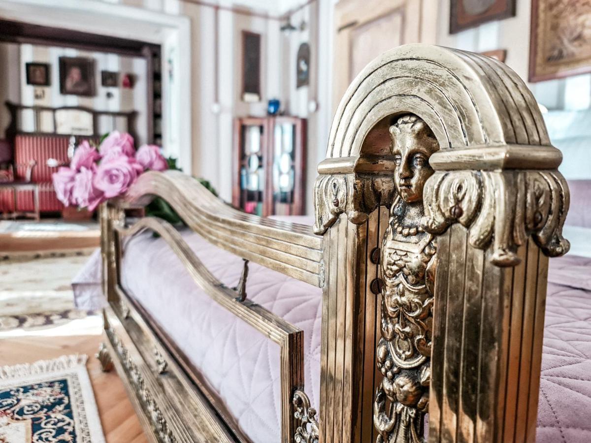 Divná pani Luxury Gallery Rooms