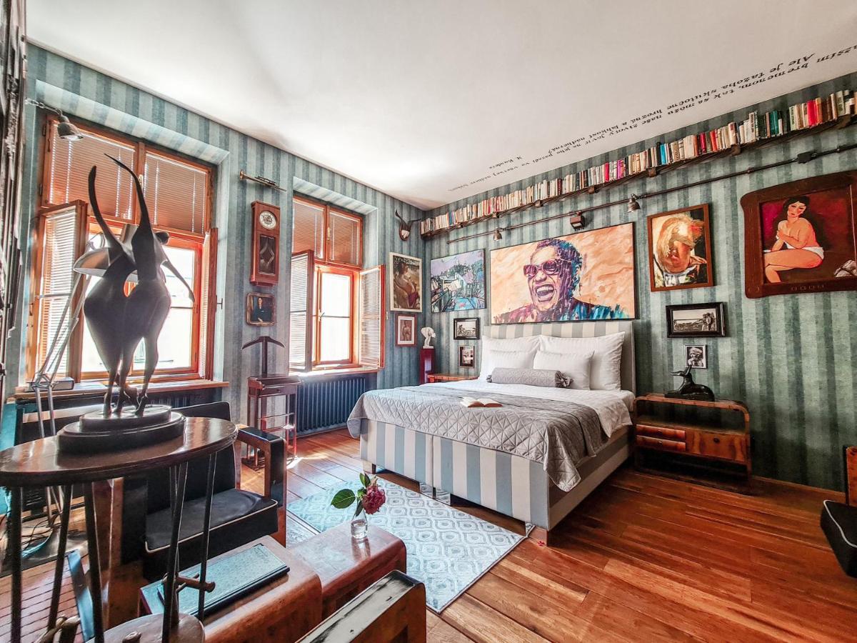 Divná pani Luxury Gallery Rooms