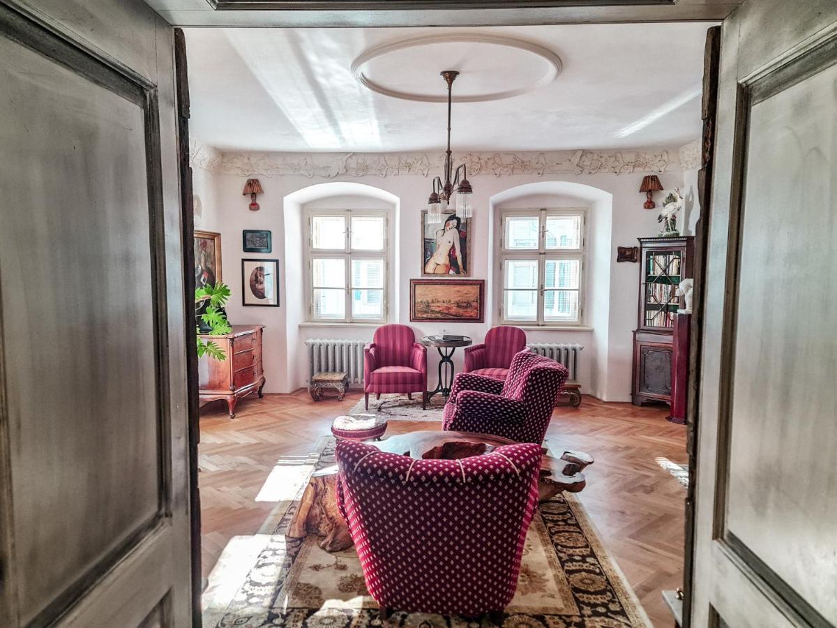 Divná pani Luxury Gallery Rooms