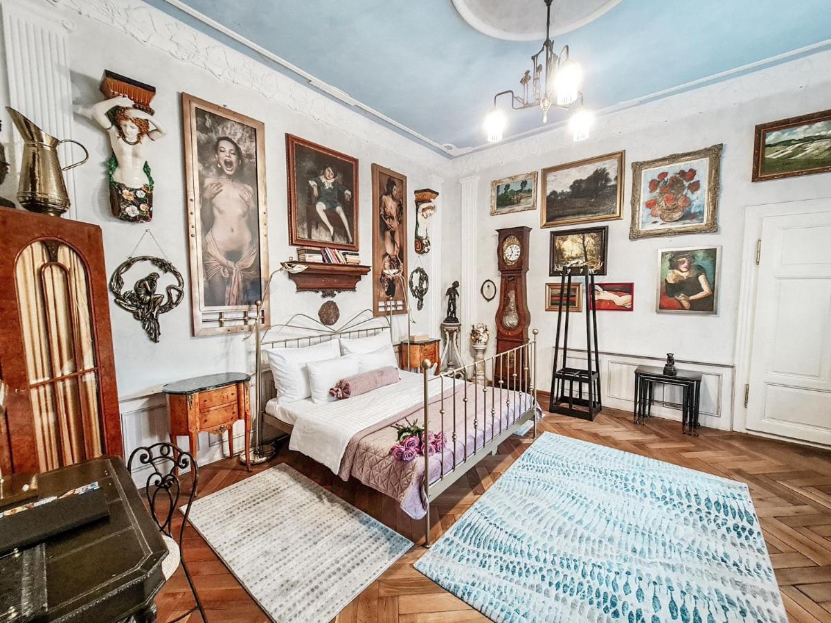 Divná pani Luxury Gallery Rooms