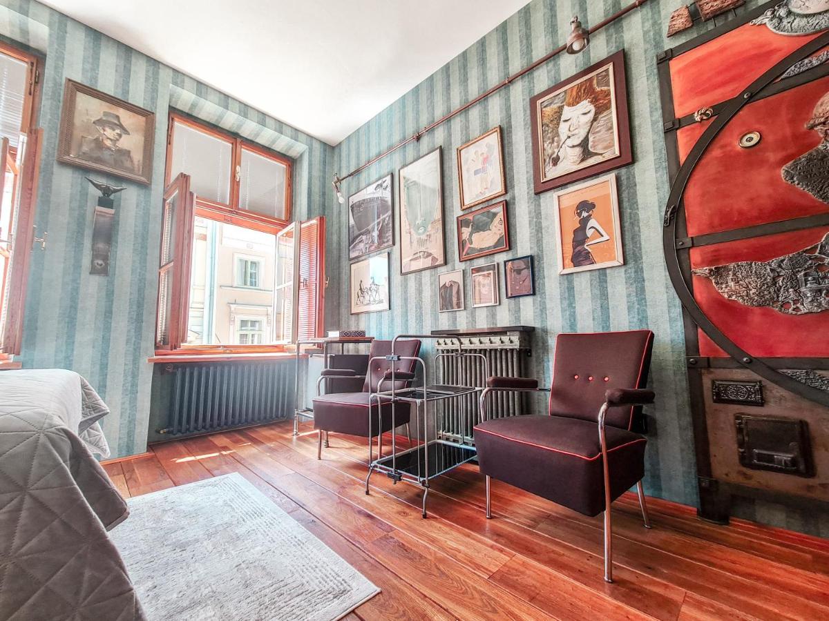 Divná pani Luxury Gallery Rooms