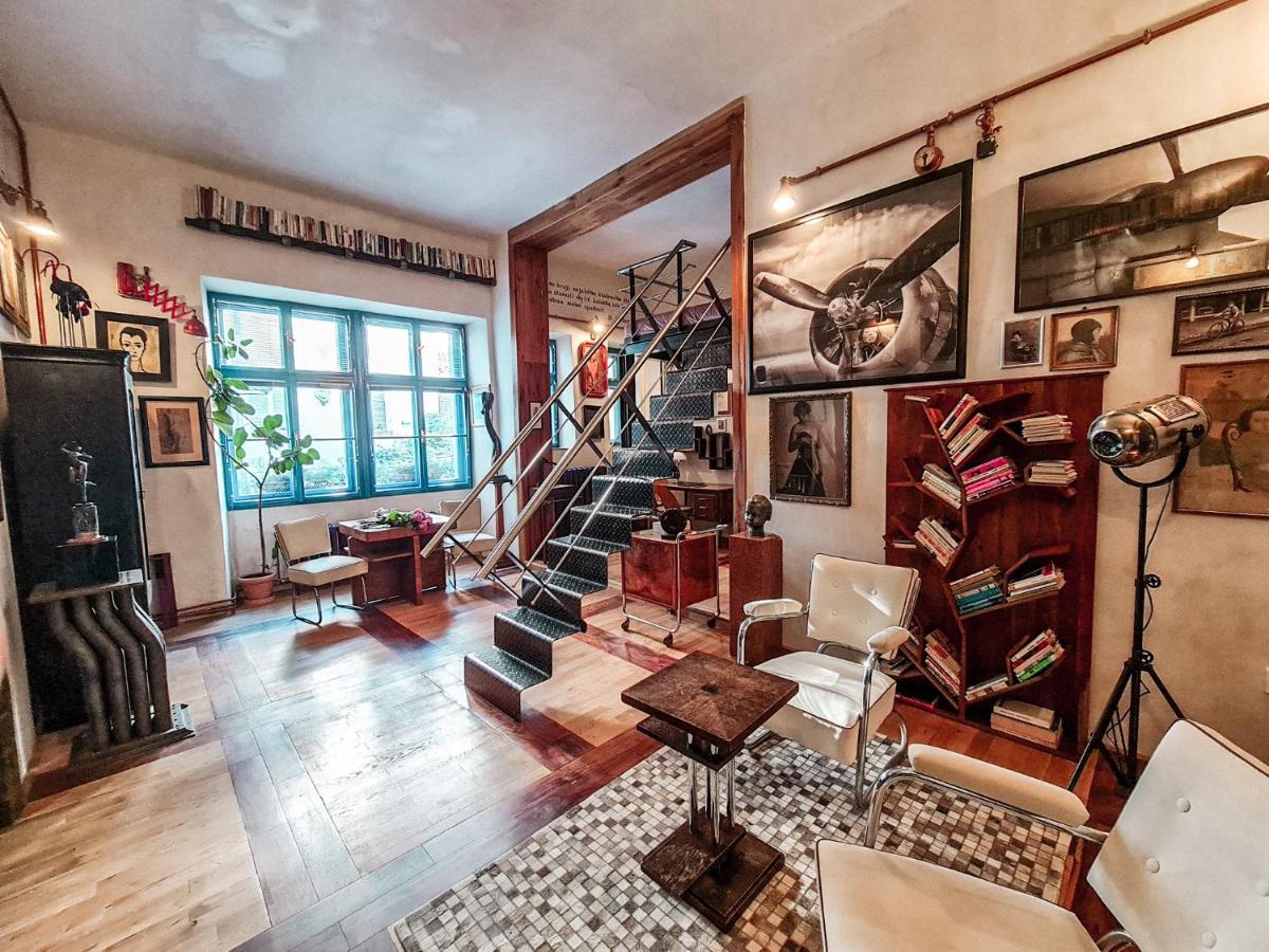 Divná pani Luxury Gallery Rooms