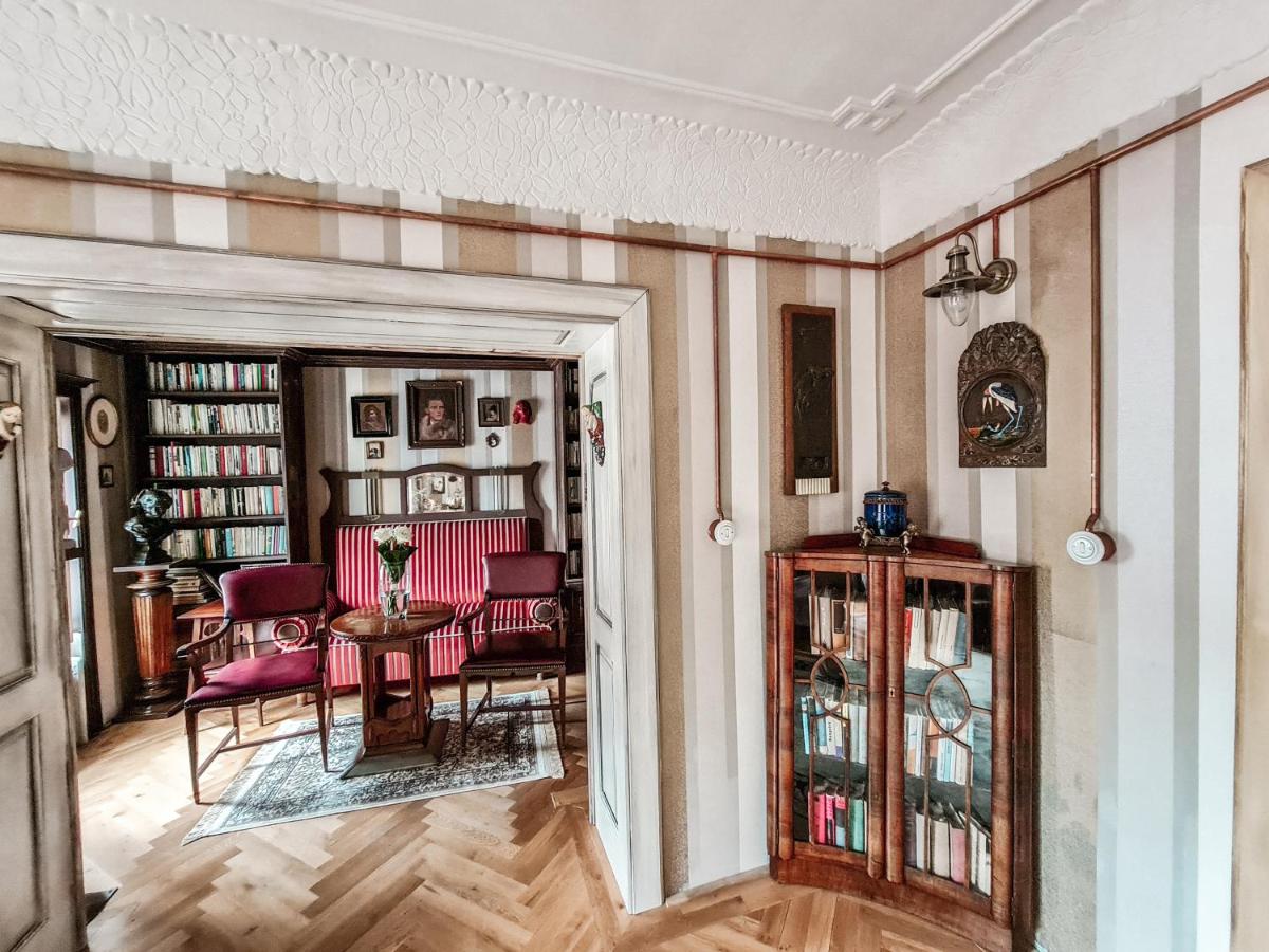 Divná pani Luxury Gallery Rooms