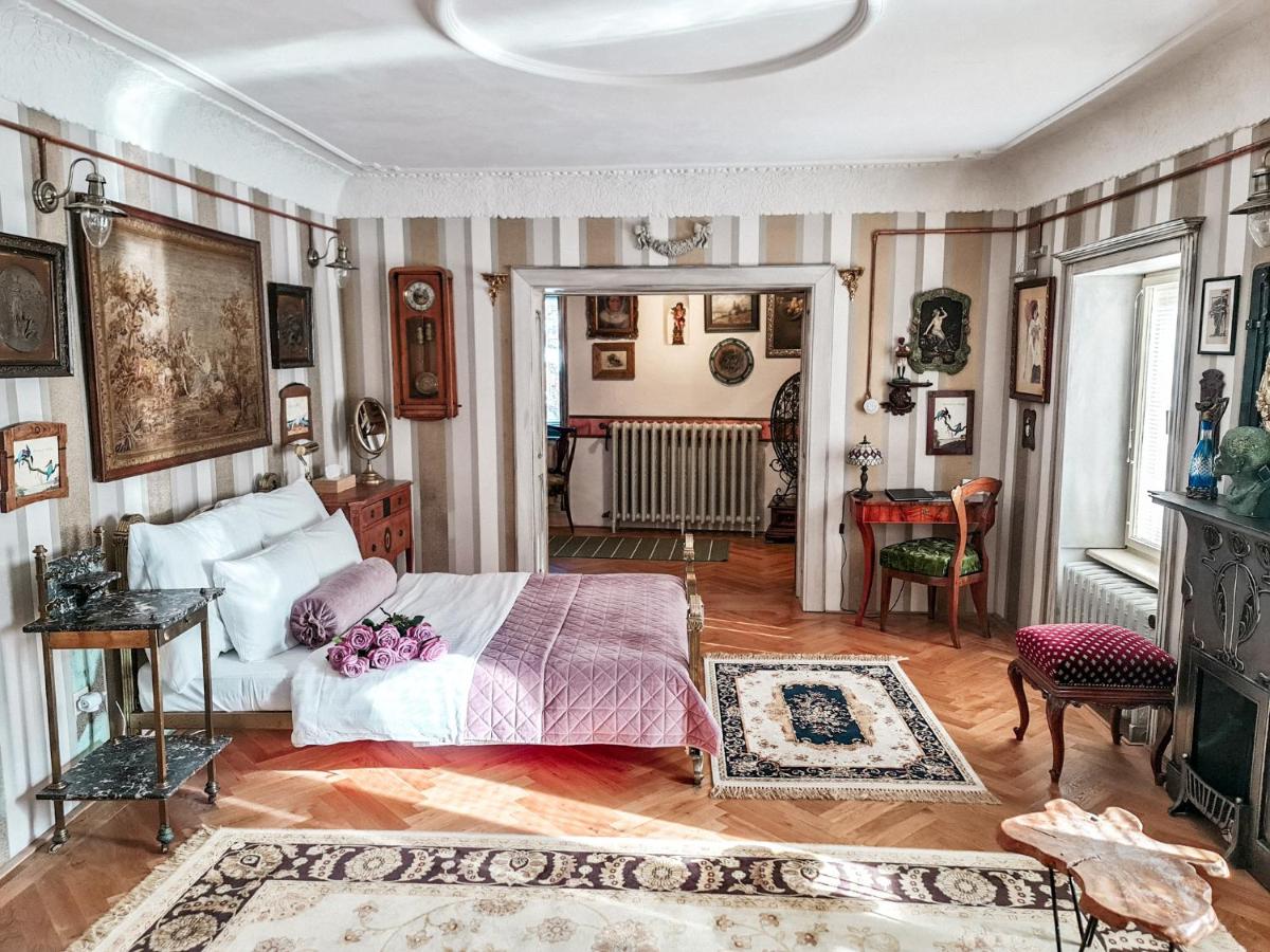 Divná pani Luxury Gallery Rooms
