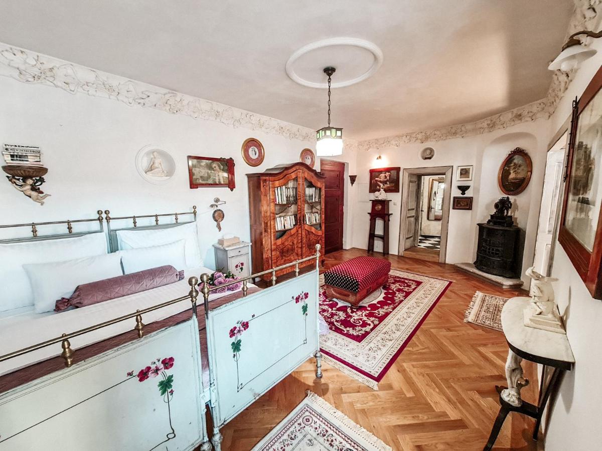 Divná pani Luxury Gallery Rooms