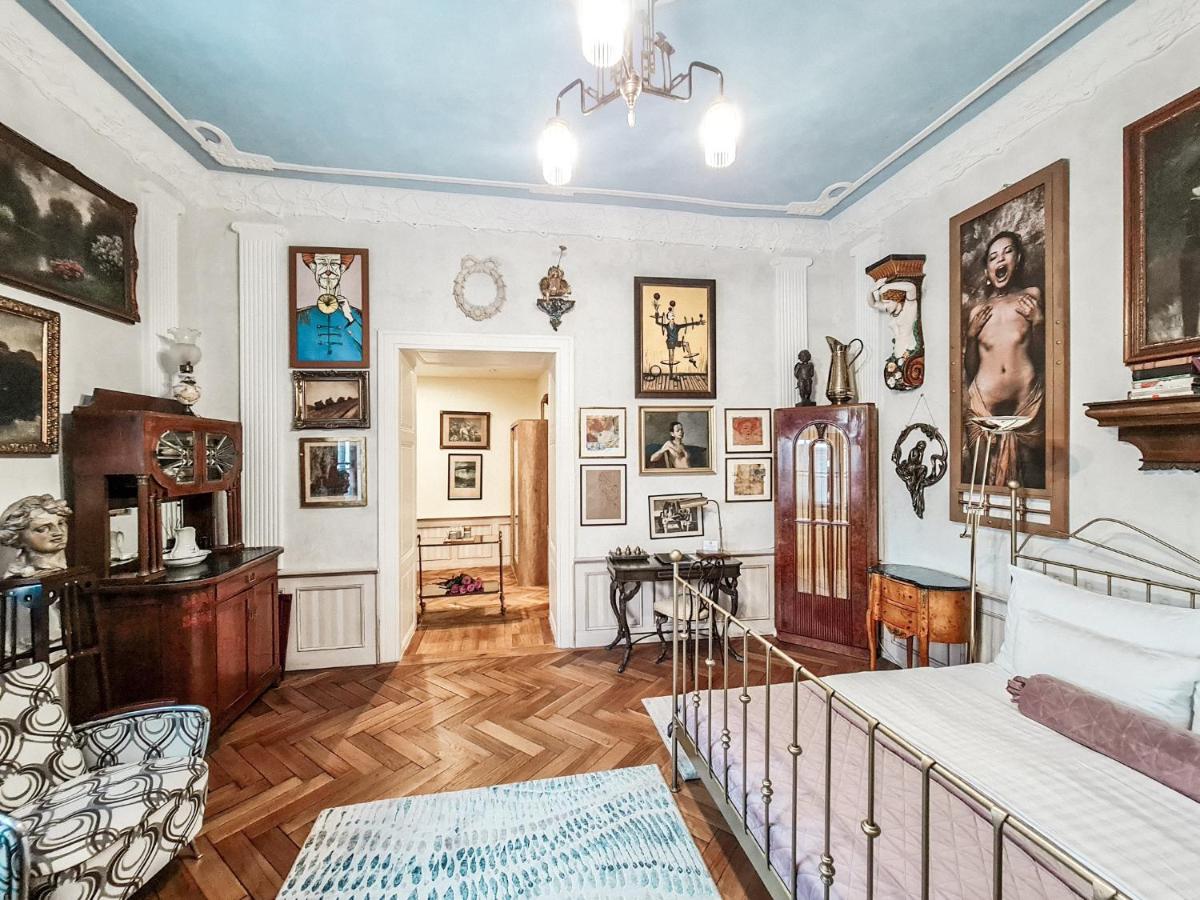 Divná pani Luxury Gallery Rooms