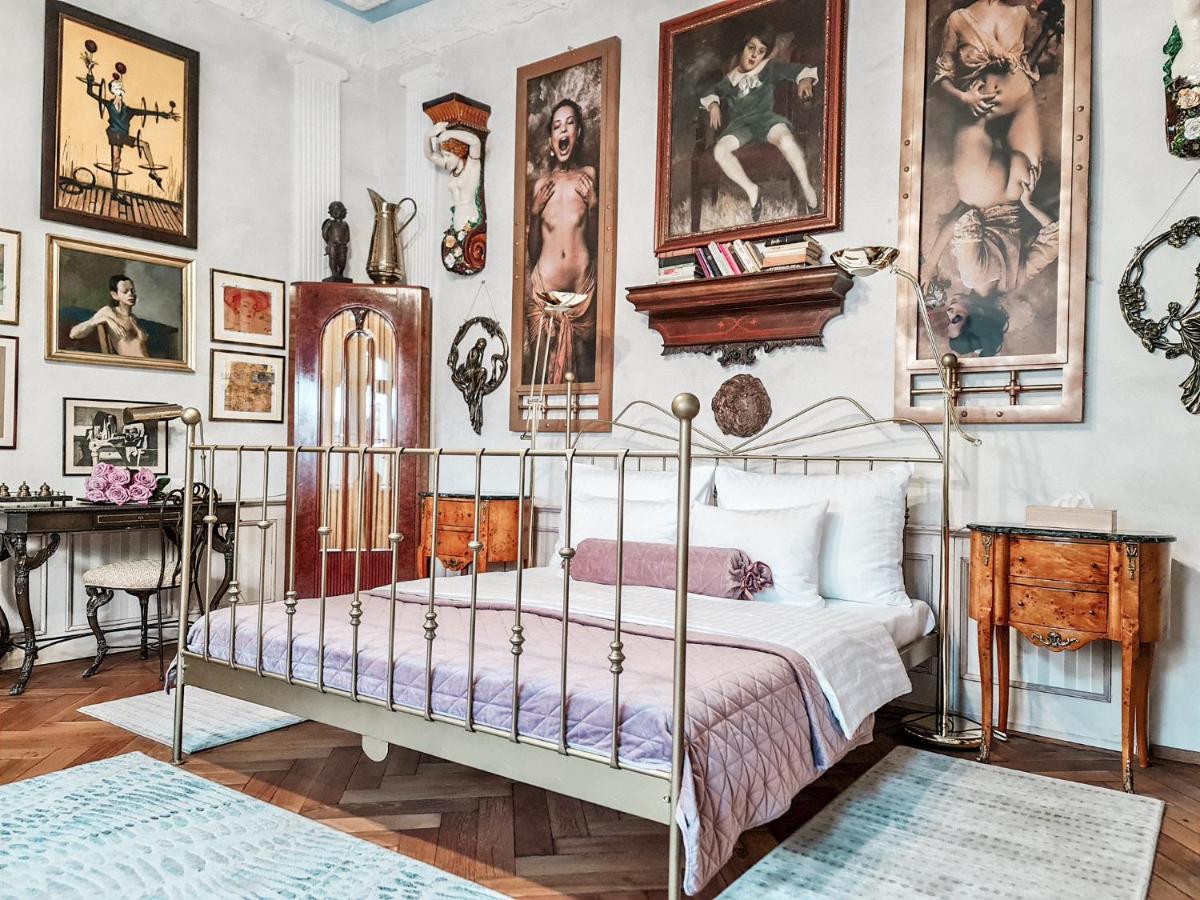 Divná pani Luxury Gallery Rooms