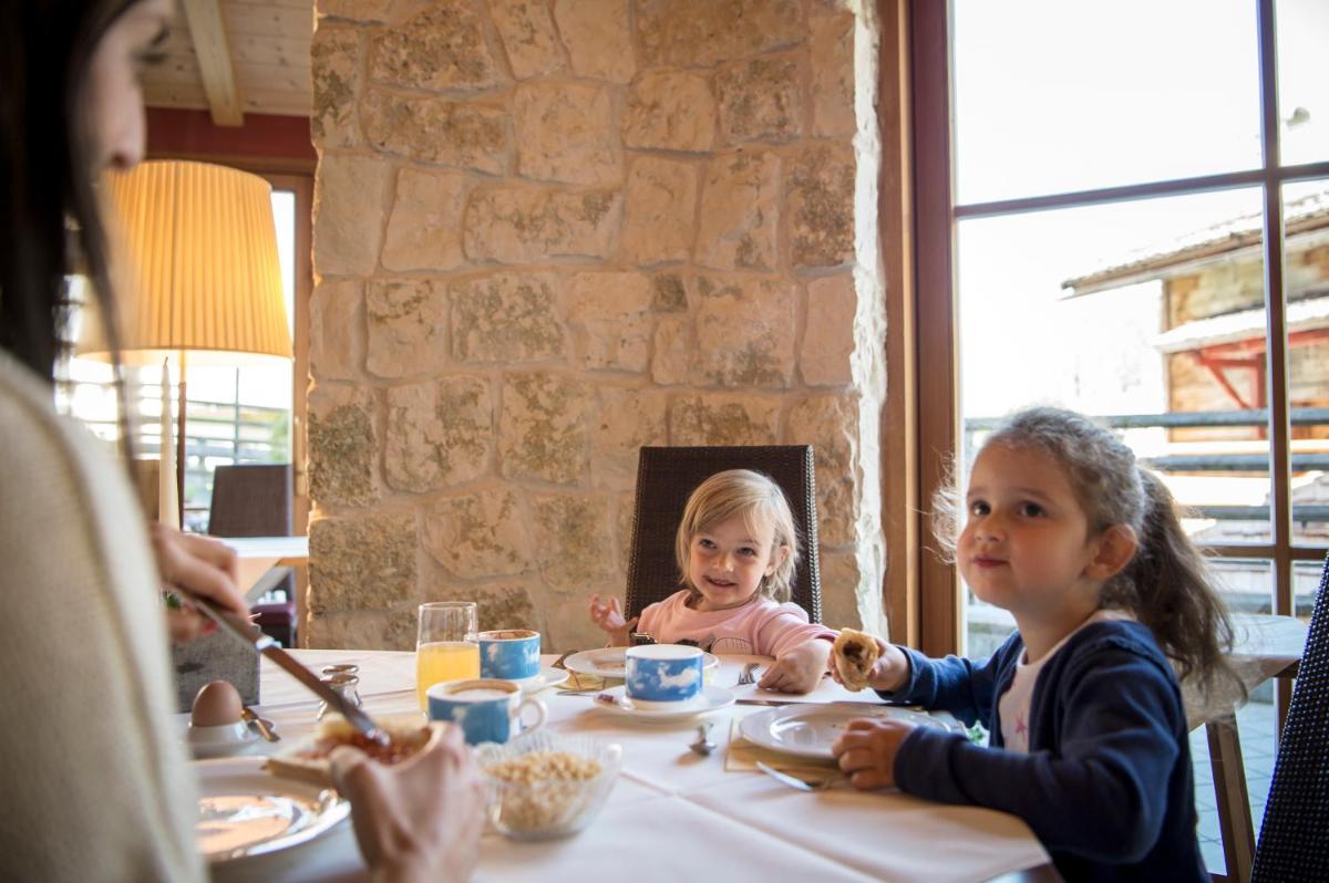 Post Alpina - Family Mountain Chalets