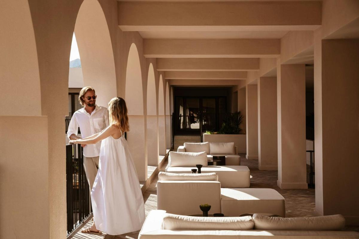 Domes of Corfu, Autograph Collection