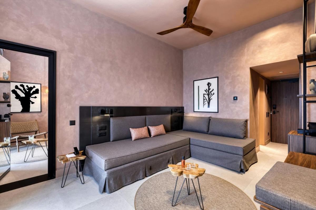 Domes of Corfu, Autograph Collection