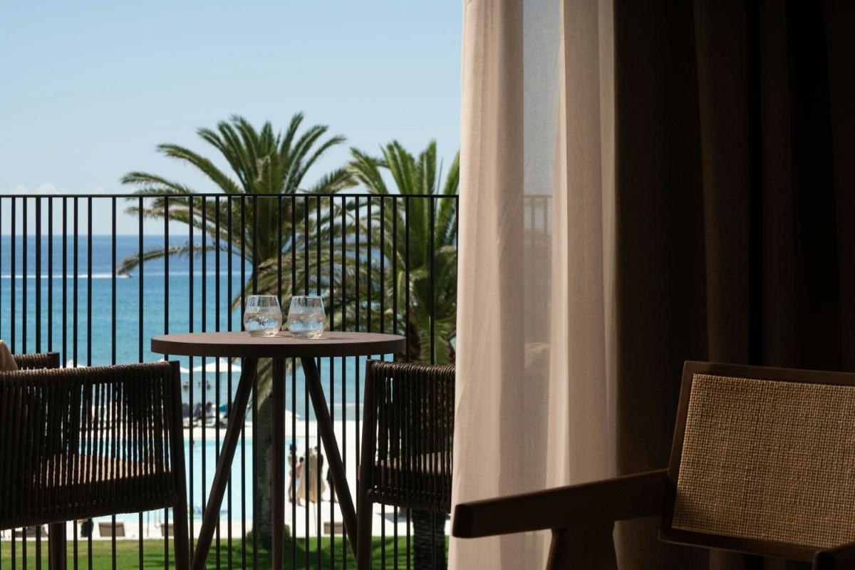 Domes of Corfu, Autograph Collection