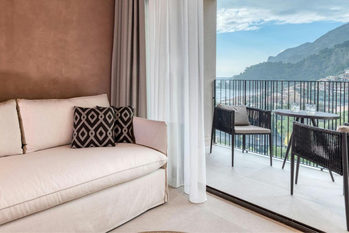 Domes of Corfu, Autograph Collection