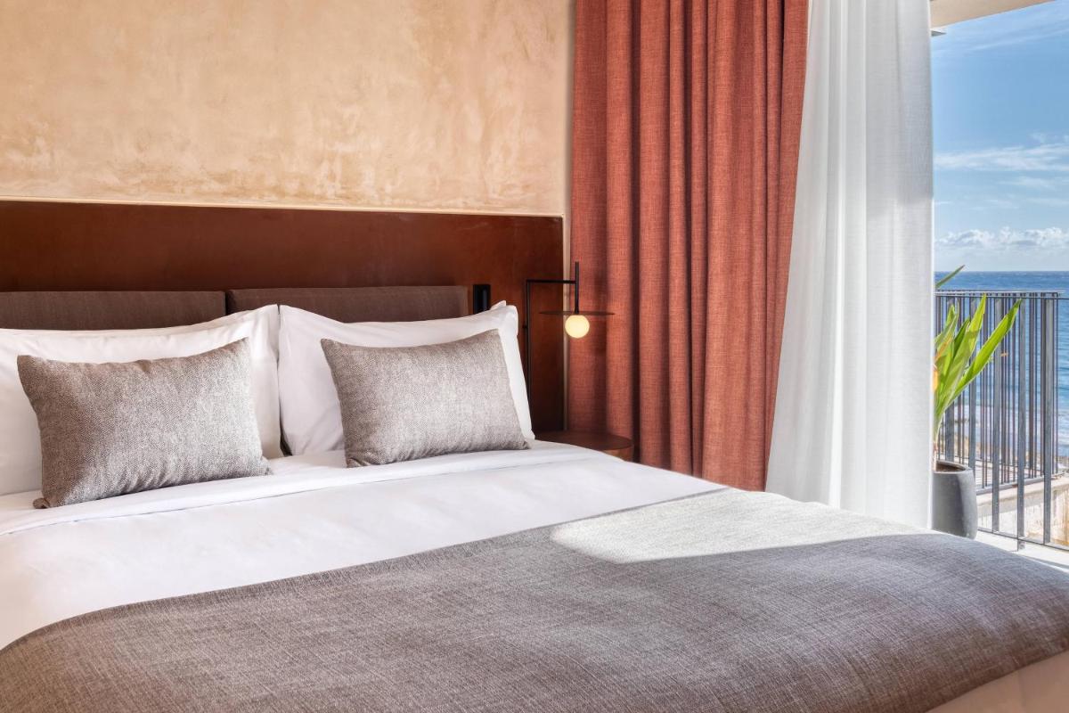 Domes of Corfu, Autograph Collection