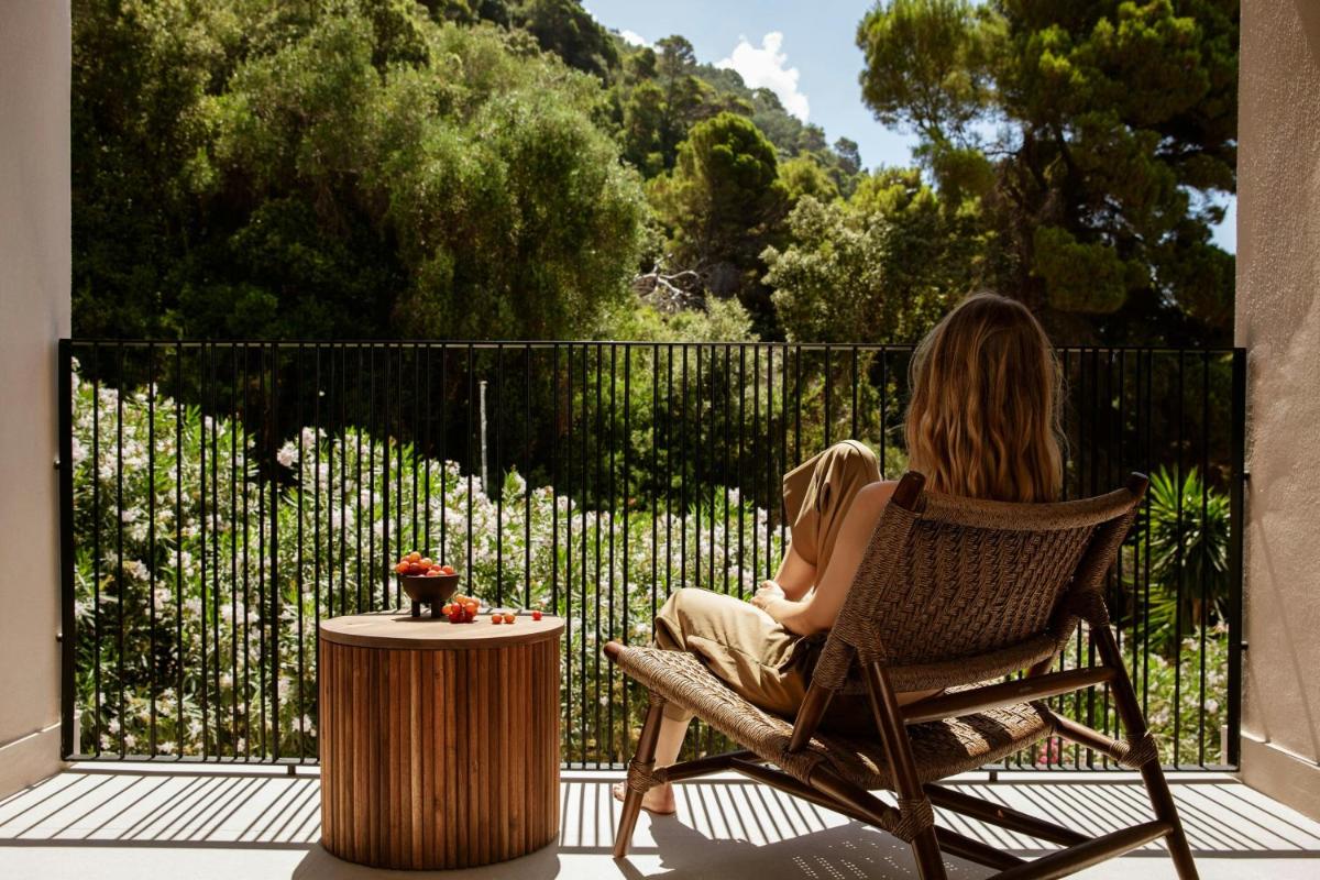 Domes of Corfu, Autograph Collection