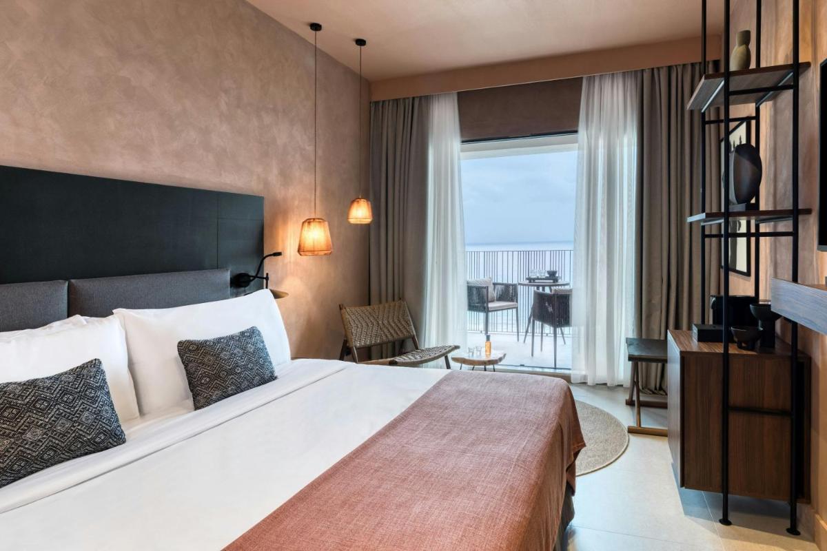 Domes of Corfu, Autograph Collection