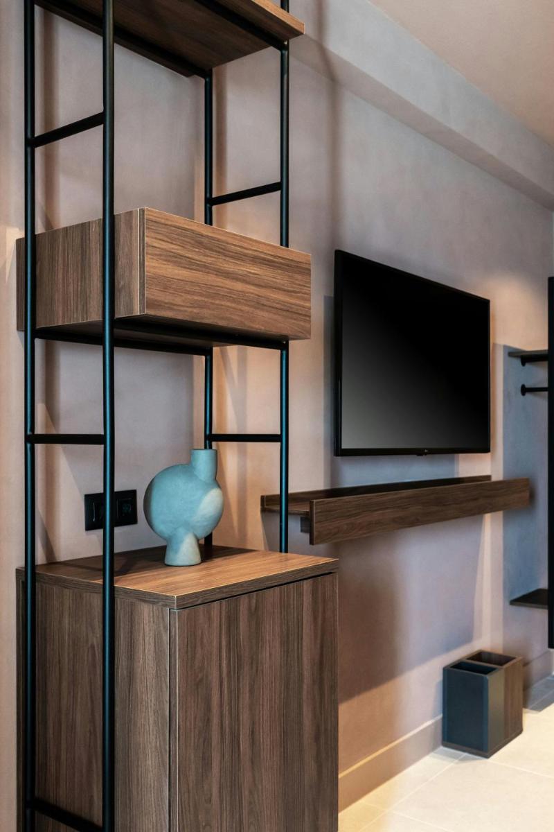 Domes of Corfu, Autograph Collection