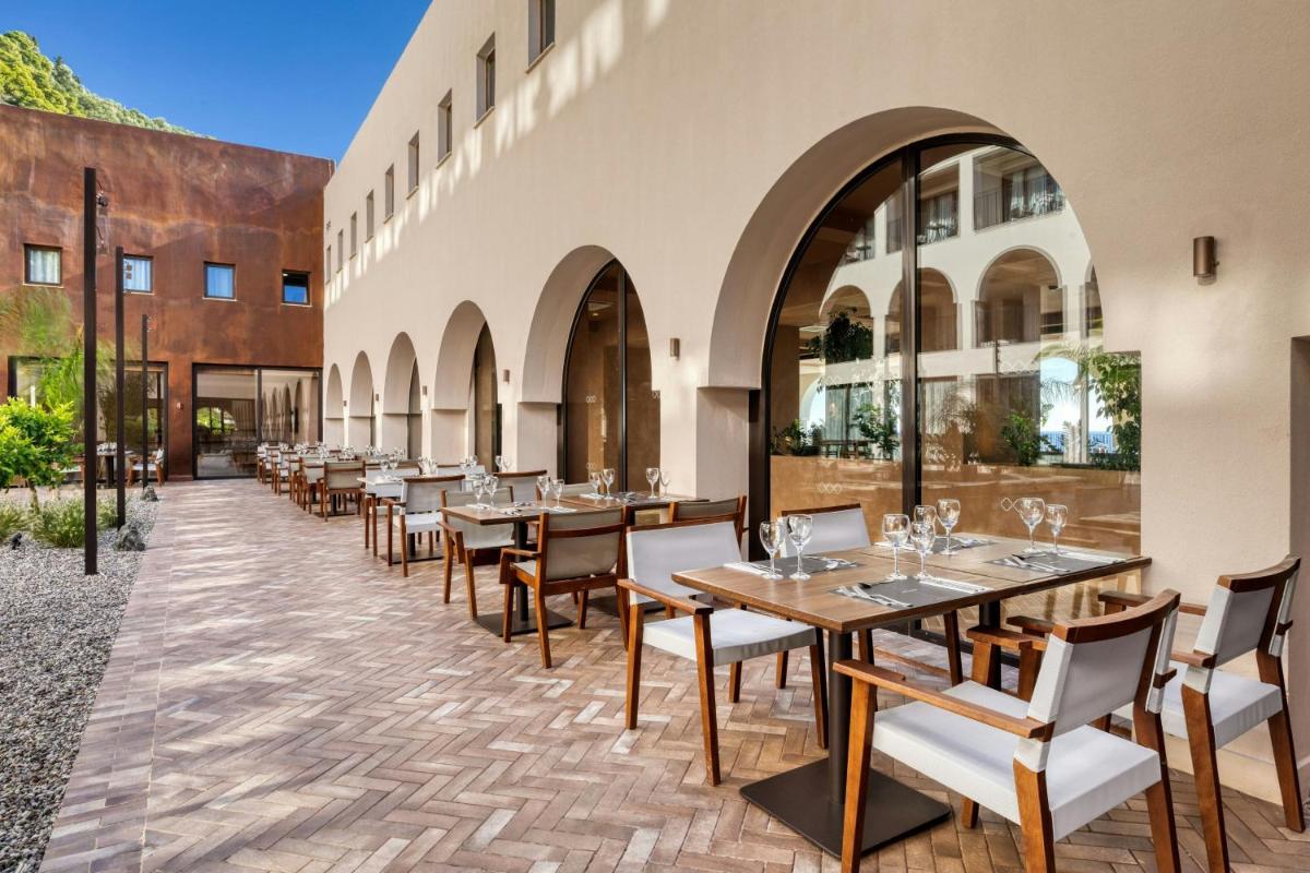 Domes of Corfu, Autograph Collection