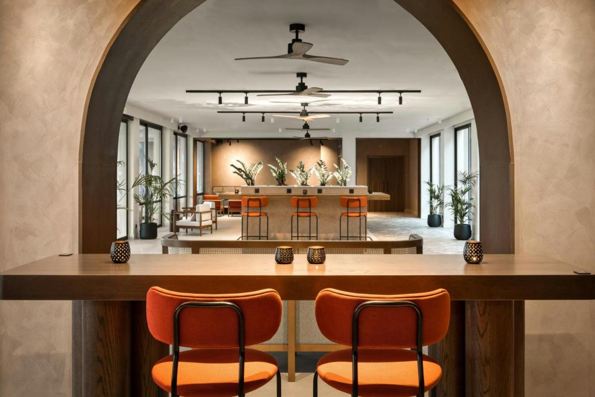 Domes of Corfu, Autograph Collection