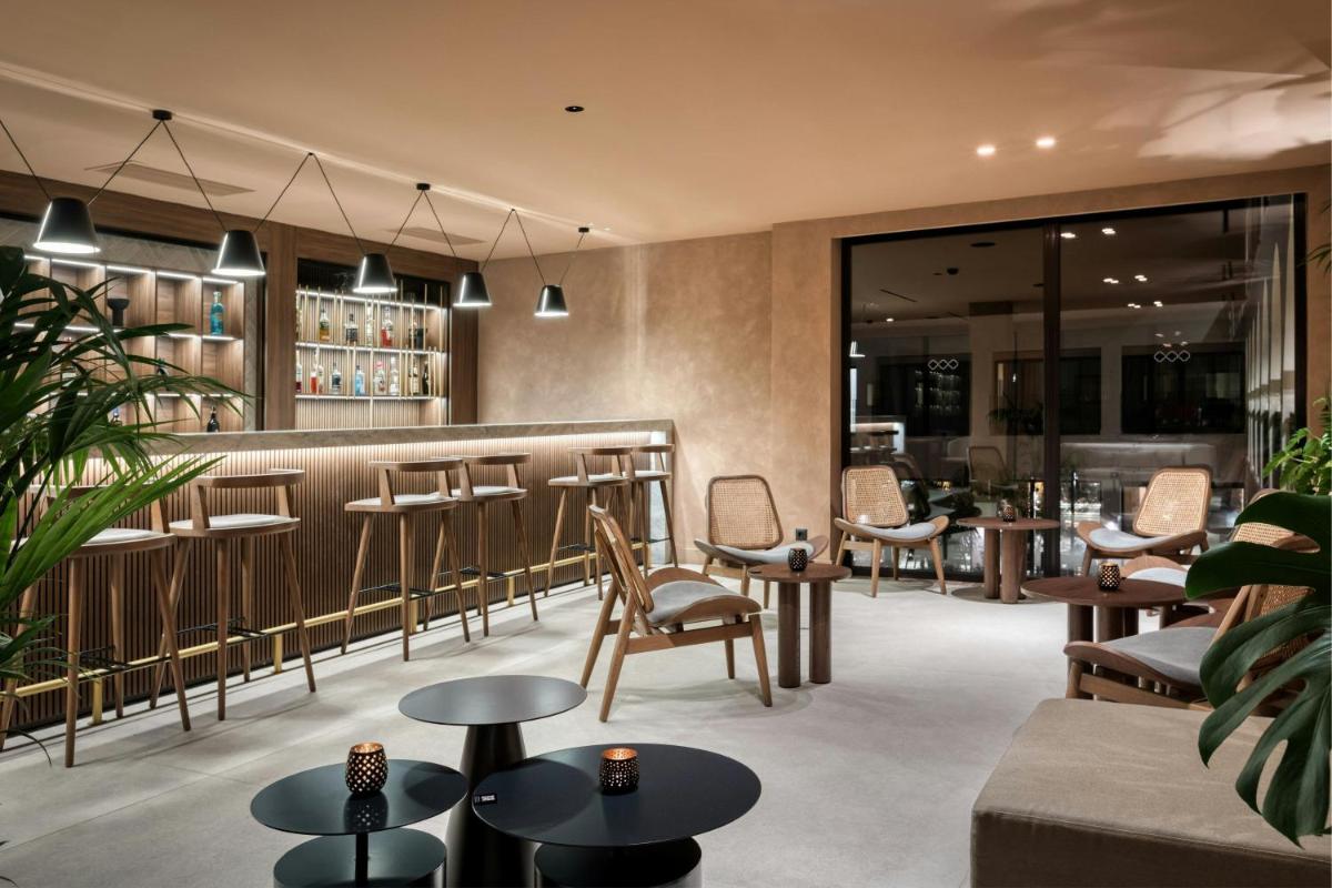 Domes of Corfu, Autograph Collection