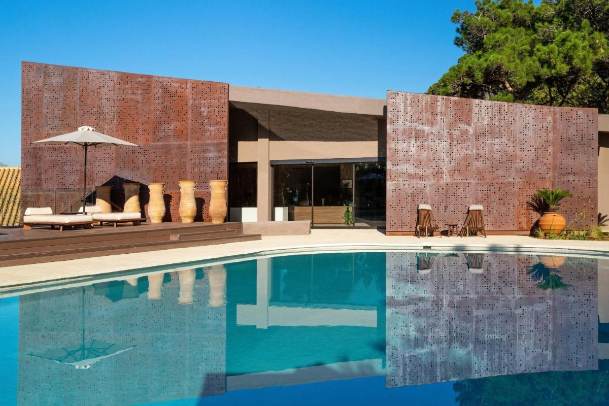 Domes of Corfu, Autograph Collection