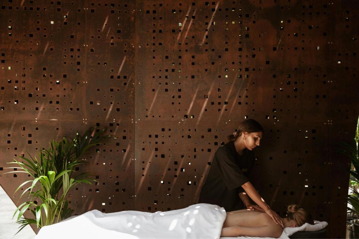 Domes of Corfu, Autograph Collection