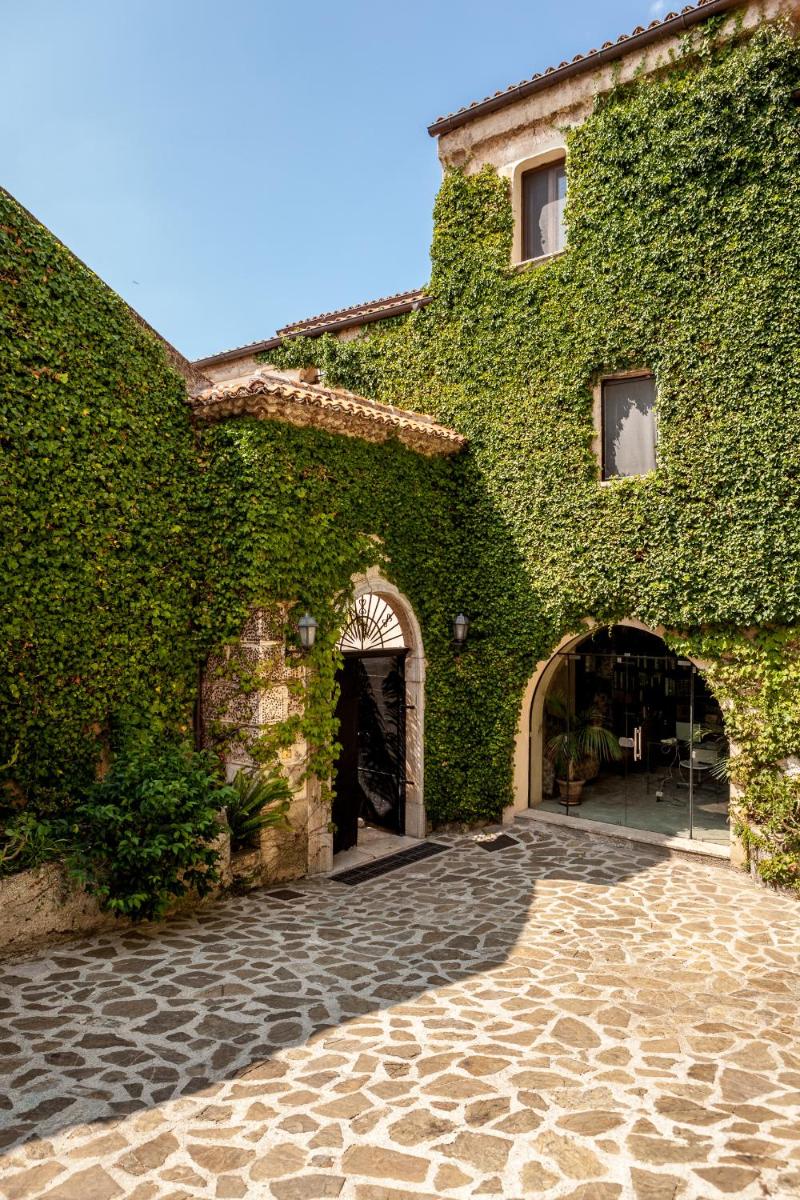 Domus Laeta