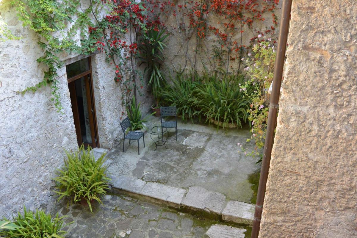 Domus Laeta