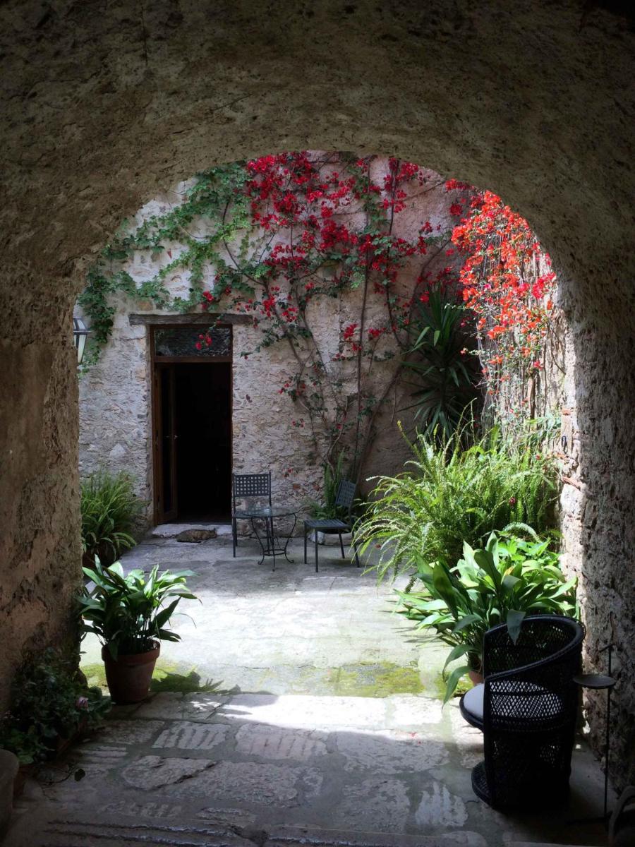 Domus Laeta
