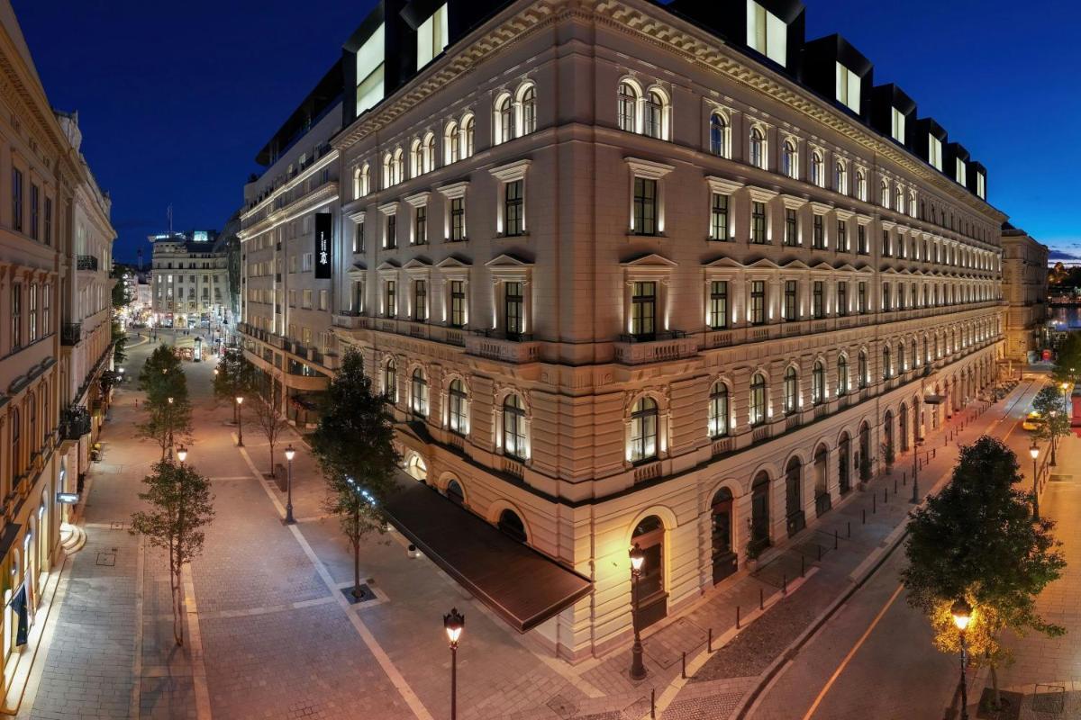 Dorothea Hotel, Budapest, Autograph Collection