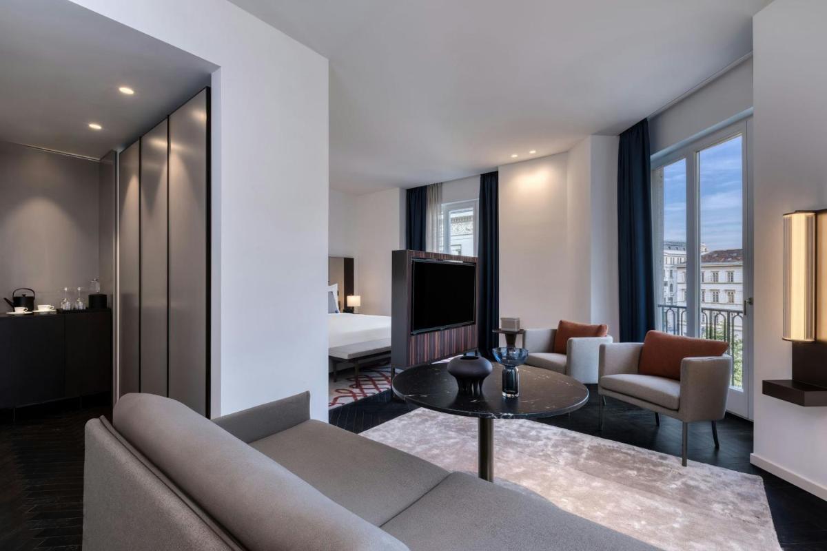 Dorothea Hotel, Budapest, Autograph Collection