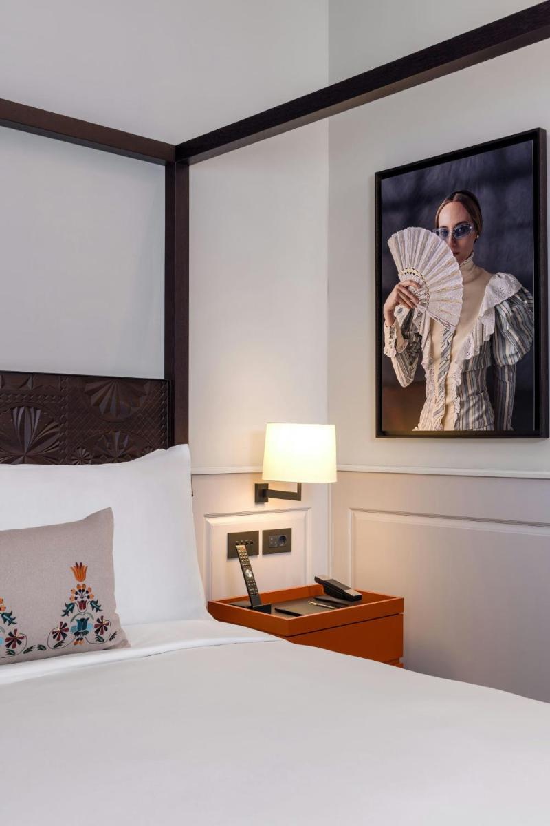 Dorothea Hotel, Budapest, Autograph Collection