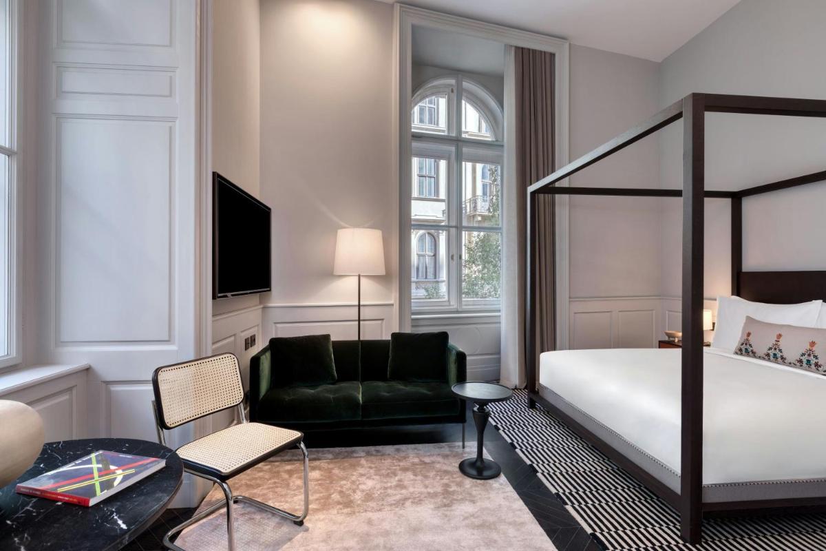 Dorothea Hotel, Budapest, Autograph Collection