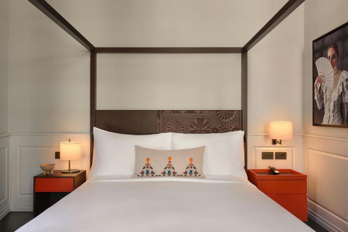 Dorothea Hotel, Budapest, Autograph Collection