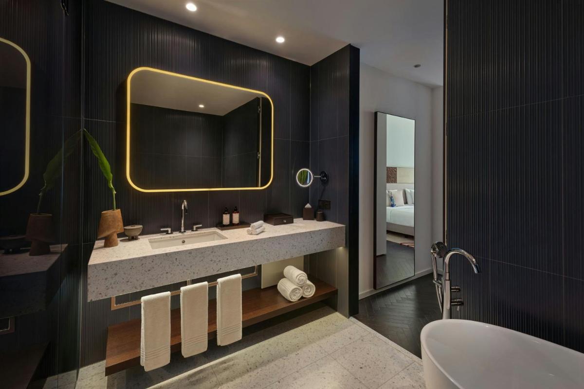 Dorothea Hotel, Budapest, Autograph Collection