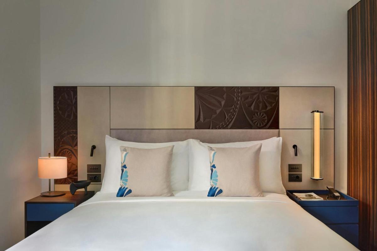 Dorothea Hotel, Budapest, Autograph Collection