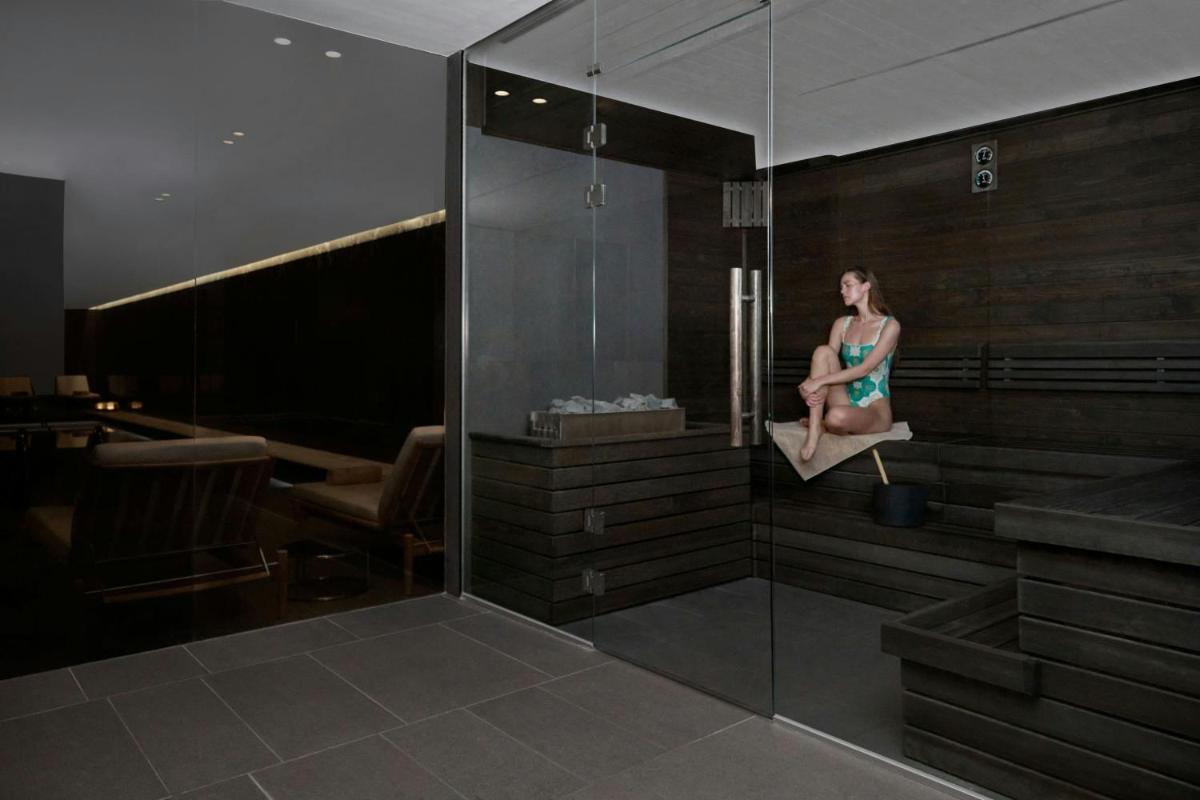 Dorothea Hotel, Budapest, Autograph Collection