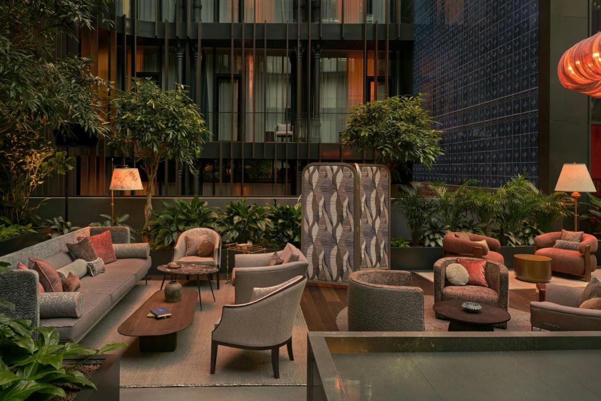 Dorothea Hotel, Budapest, Autograph Collection