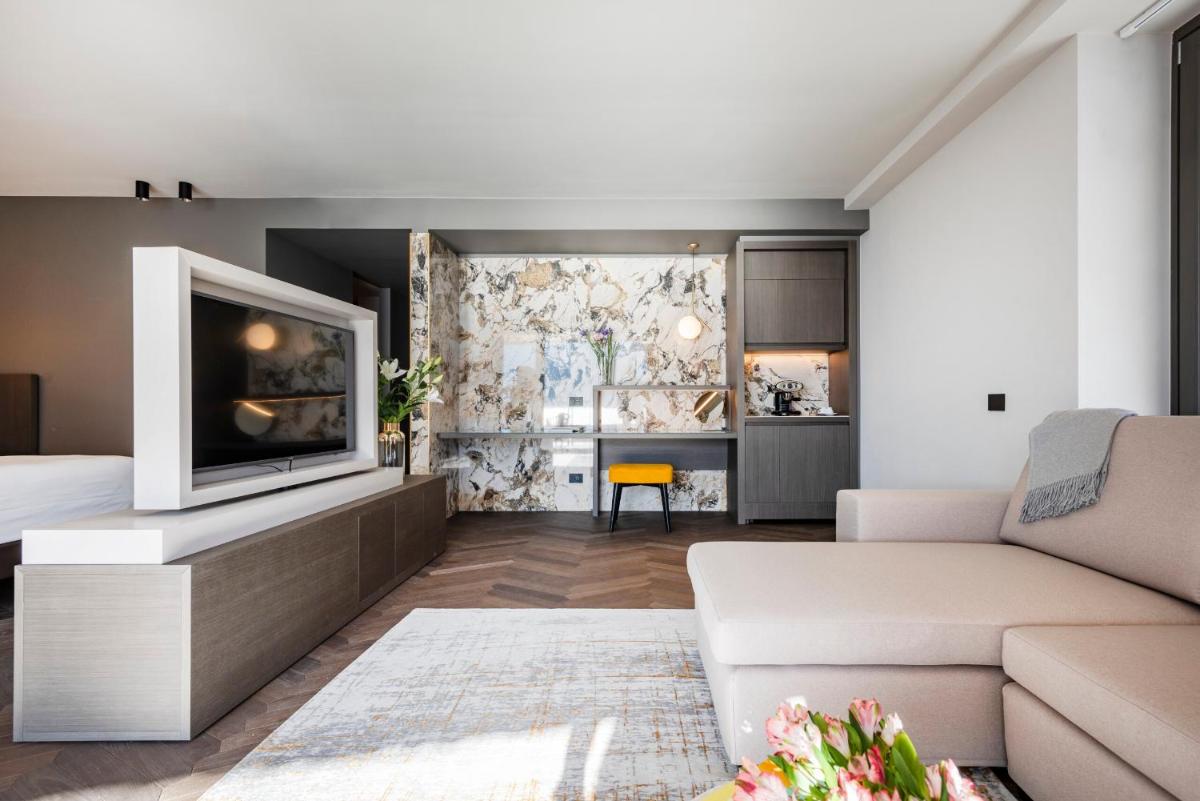 EALA My Lakeside Dream - Adults Only