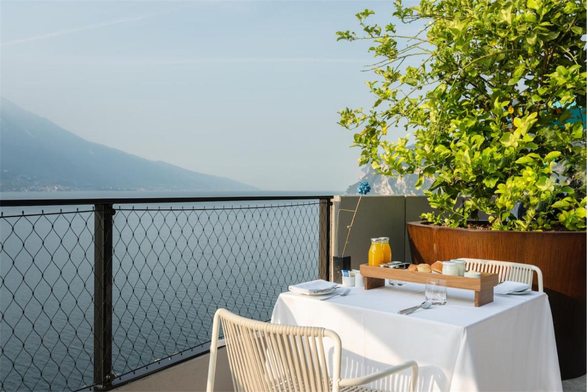 EALA My Lakeside Dream - Adults Only