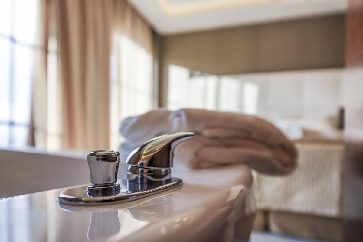 Elegance Luxury Executive Suites - Adults Only