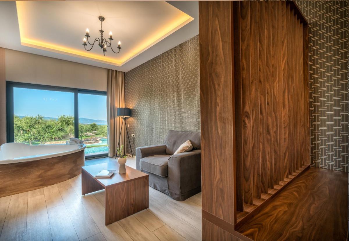 Elegance Luxury Executive Suites - Adults Only