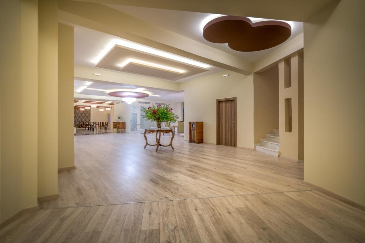 Elegance Luxury Executive Suites - Adults Only