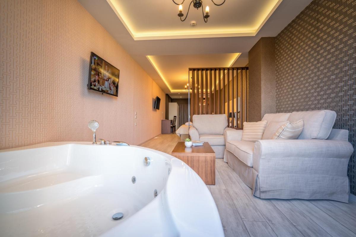 Elegance Luxury Executive Suites - Adults Only