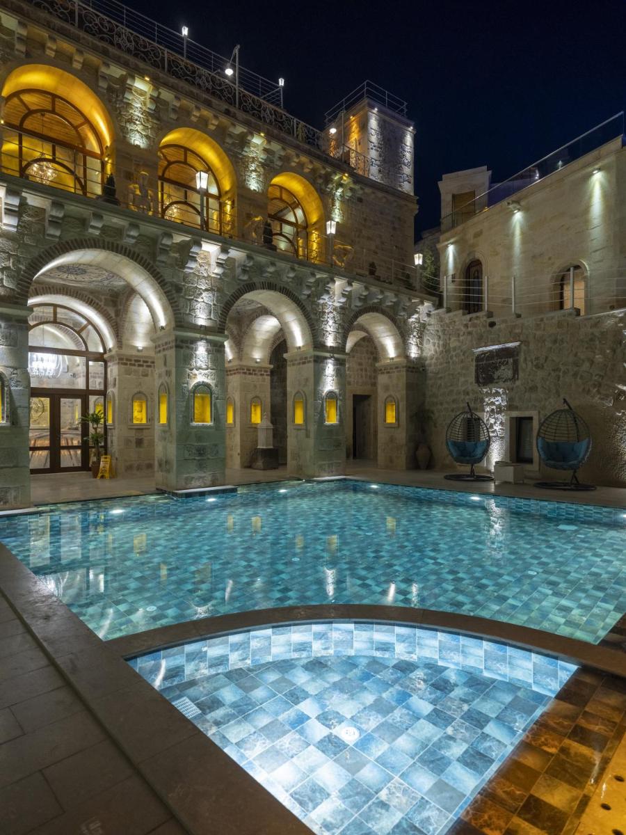 Elika Cave Suites & Spa