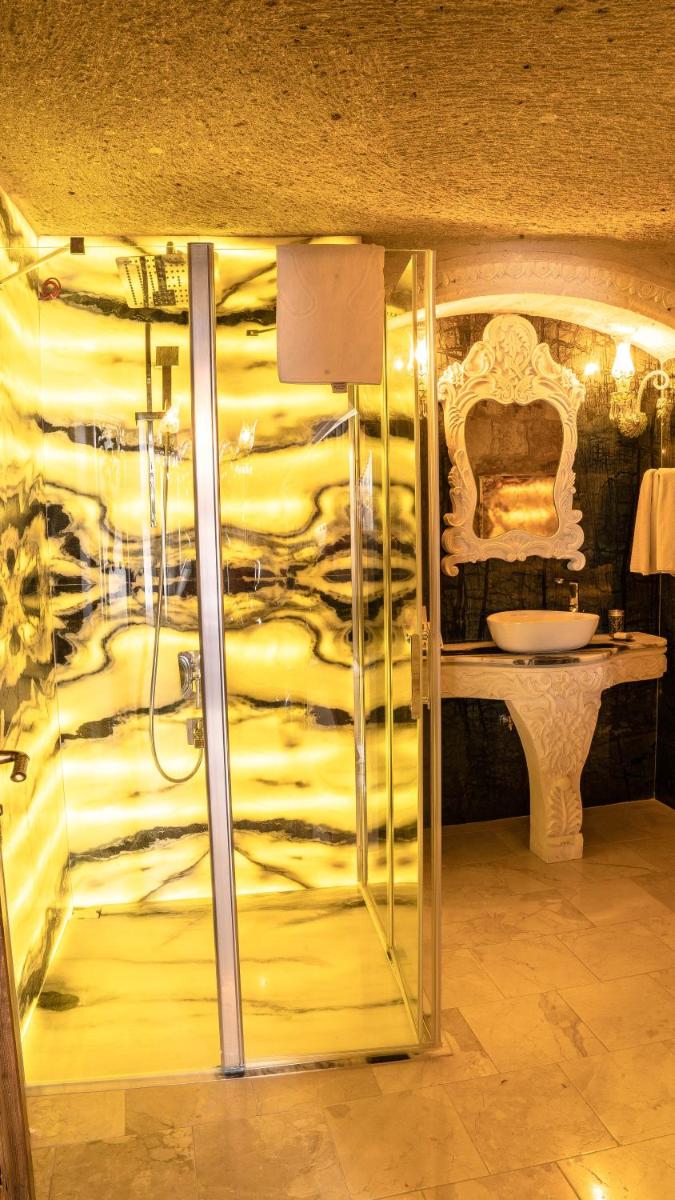 Elika Cave Suites & Spa