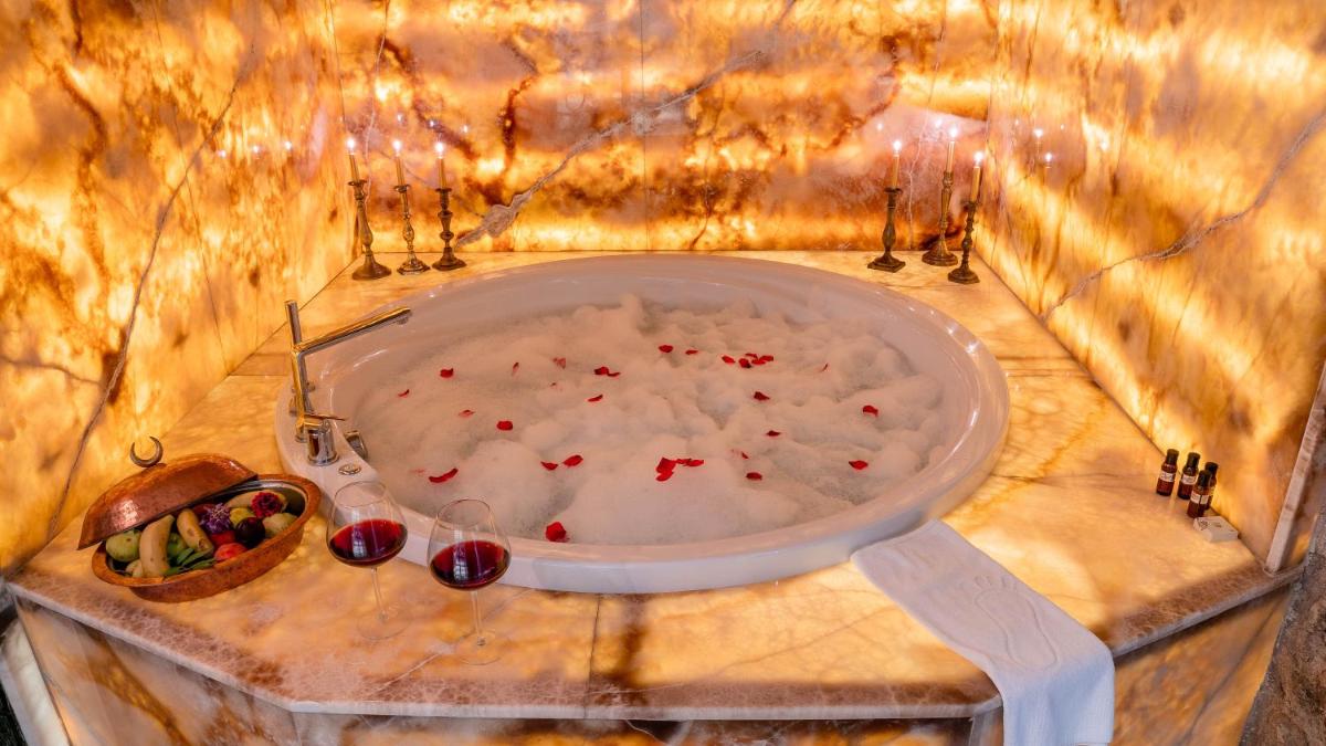 Elika Cave Suites & Spa