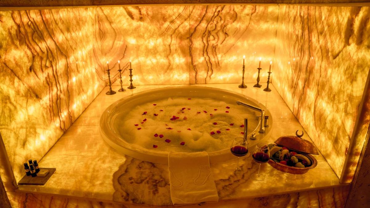 Elika Cave Suites & Spa