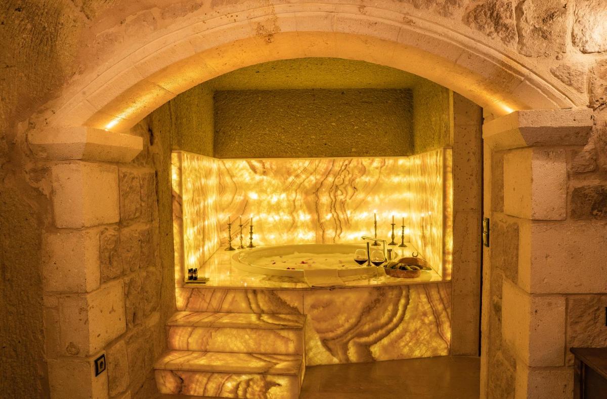 Elika Cave Suites & Spa