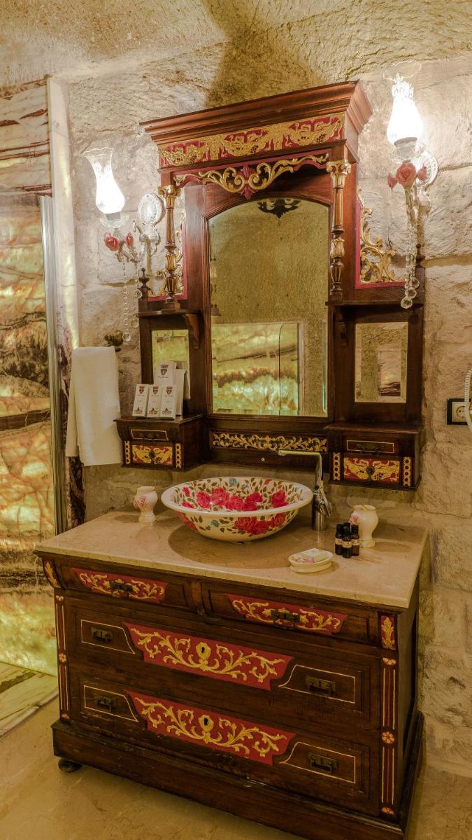 Elika Cave Suites & Spa